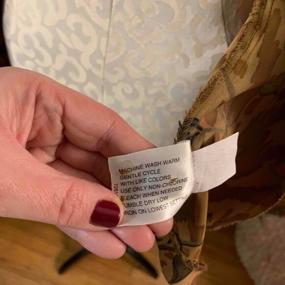 Liz Baker Essentials Plus Size Silk Like Blouse Botanical Pattern 16 - Picture 12 of 12